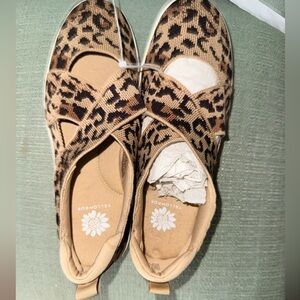 Yellow box Women's Leopard Print Shoes - Tan NWOT